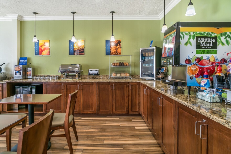 More Photos Of 10087 E Highland Rd, Hartland Hotel For Sale