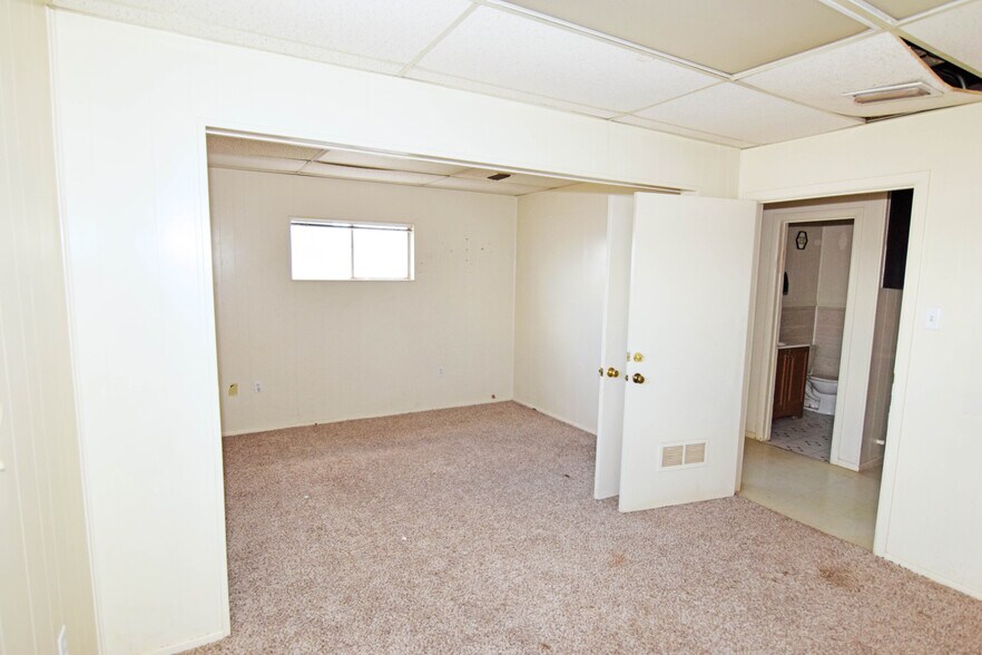 More Photos Of 1003 S County Rd W, Odessa Office For Lease