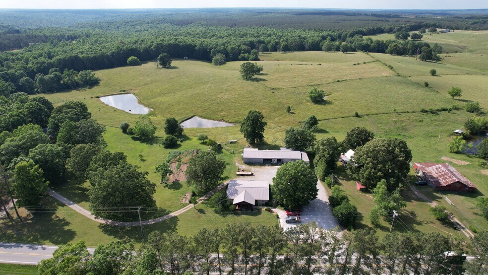 More Photos Of 3555 Summertown Hwy, Summertown General Retail For Sale