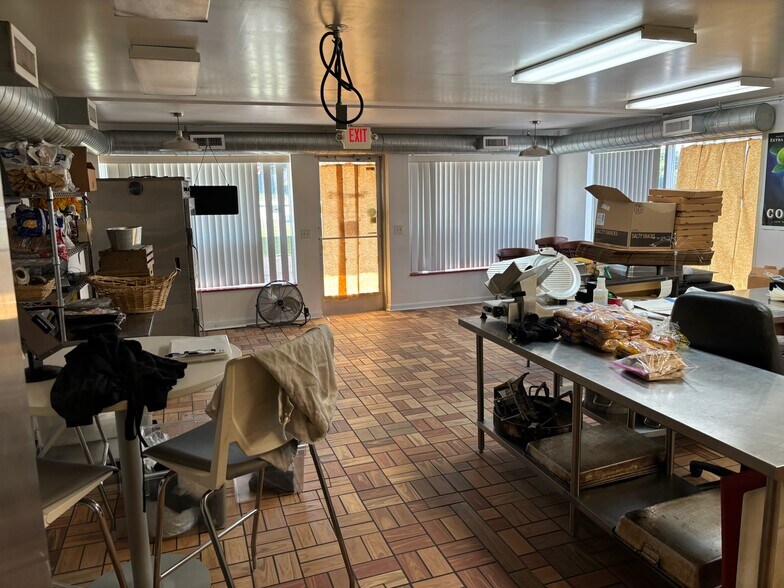 More Photos Of 712-714 Highway 55, Medina Freestanding For Sale