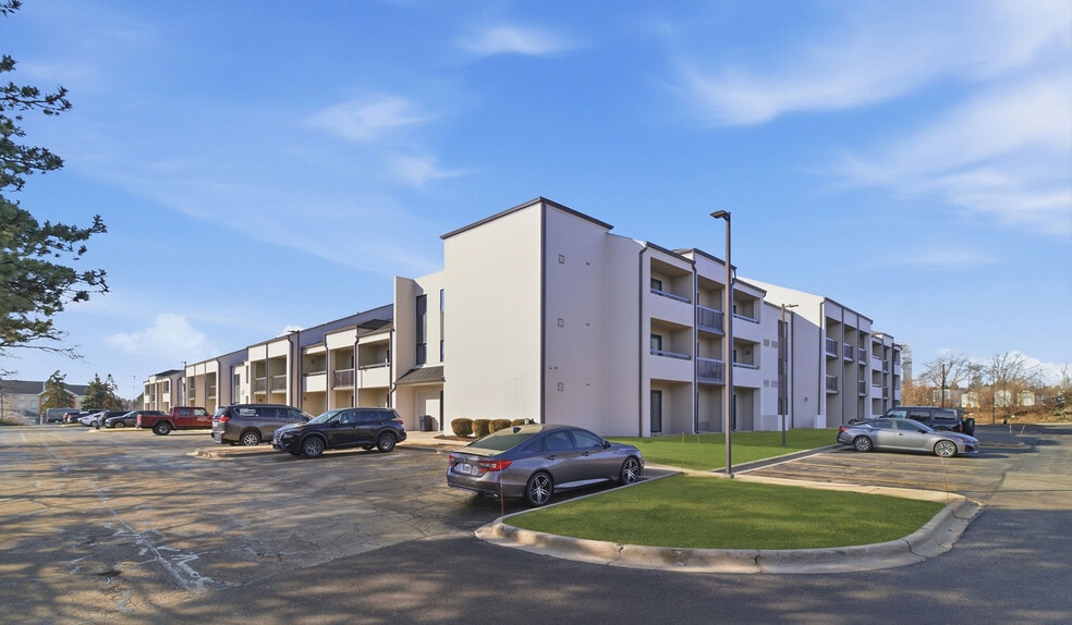 More Photos Of 7676 East State St, Rockford Hotel For Sale