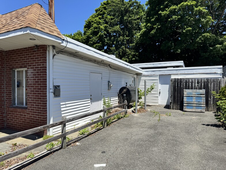 More Photos Of 479 Marble Ave, Pleasantville Freestanding For Sale
