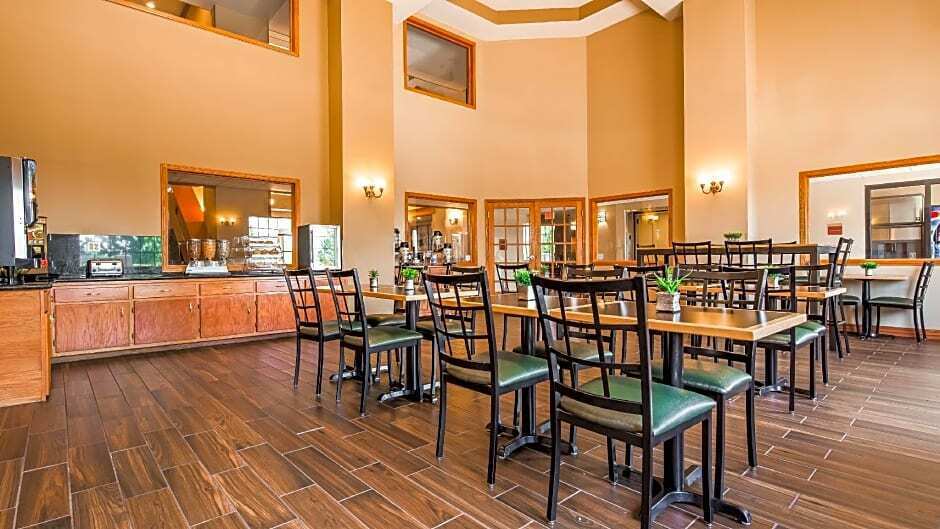 More Photos Of 106 Holiday Ln, Locust Grove Hotel For Sale