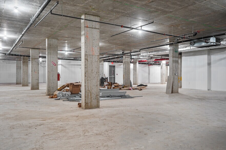 More Photos Of 65 Eckford St, Brooklyn Warehouse For Lease