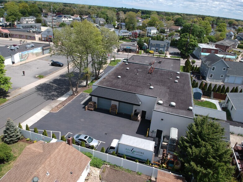 More Photos Of 980 Little East Neck Rd, West Babylon Showroom For Sale