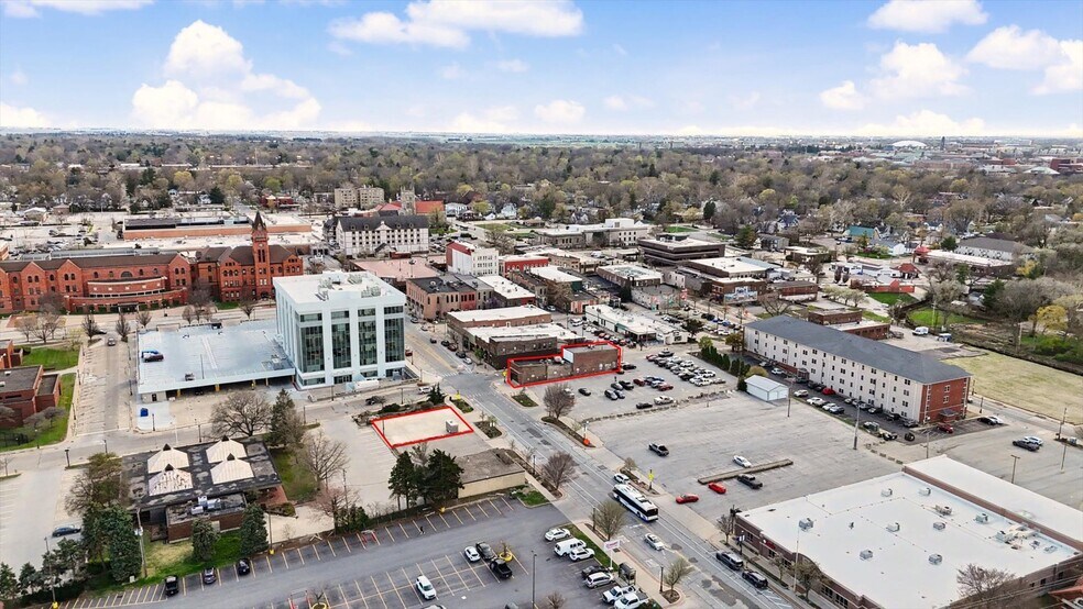 More Photos Of 201 N Broadway Ave, Urbana Restaurant For Sale