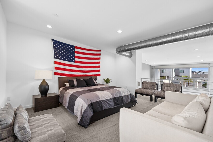 More Photos Of 517 30th St, Newport Beach Freestanding For Sale
