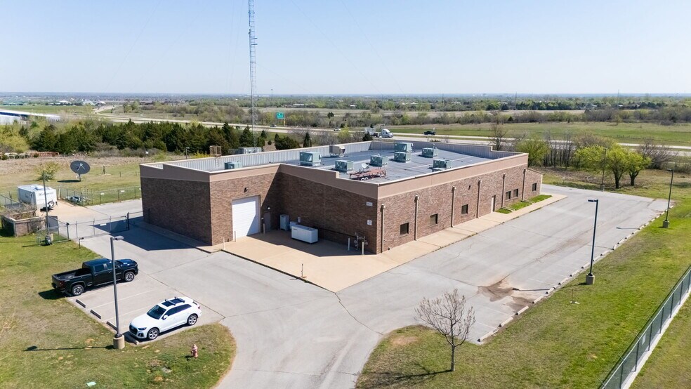 More Photos Of 9802 N Morgan Rd, Yukon Office For Sale