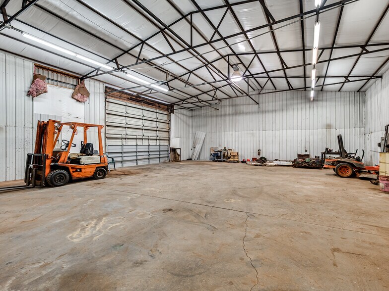 More Photos Of 22514 2930 rd, Kingfisher Industrial For Sale