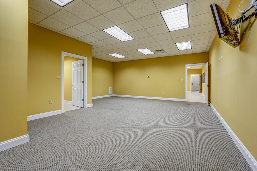 More Photos Of 95 Zion Station Ct, Troy Flex For Sale