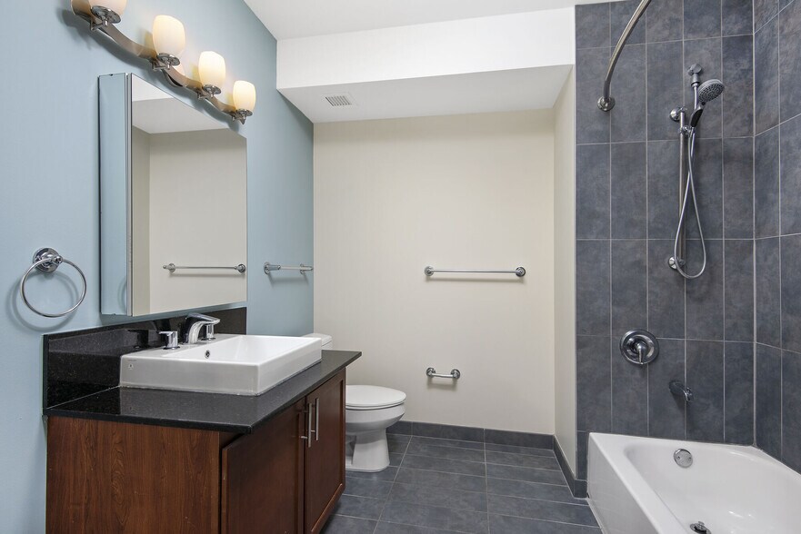 More Photos Of 210 N Wells St, Chicago Apartments For Lease