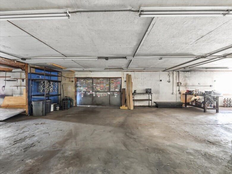 More Photos Of 2701 Pocola blvd, Pocola Industrial For Sale