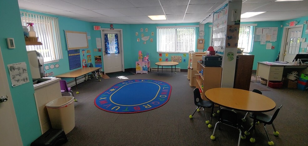 More Photos Of 982 Rubber Ave, Naugatuck Office For Sale