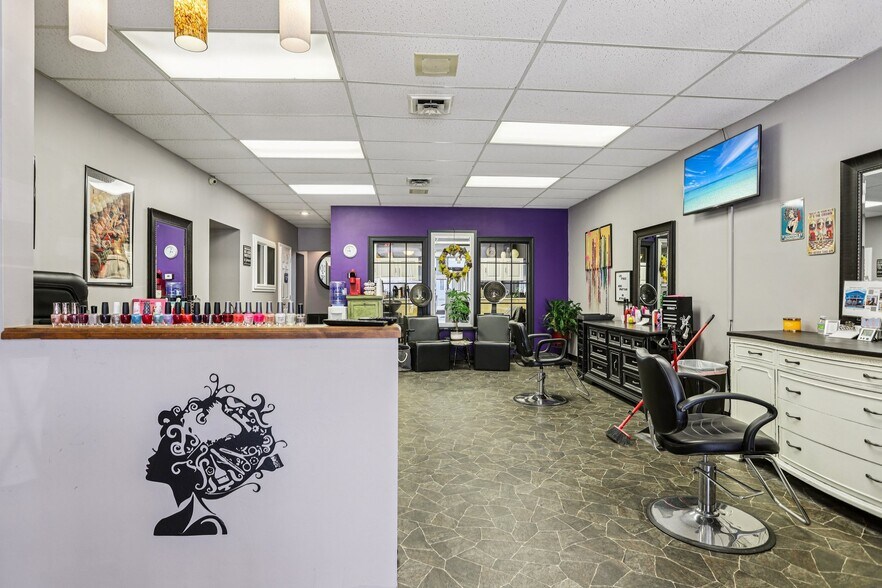 More Photos Of 209 N State St, Litchfield Storefront Retail Residential For Sale