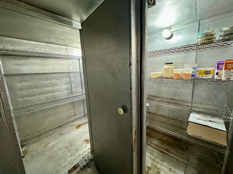 More Photos Of 726 Courtlandt Ave, Bronx Restaurant For Lease