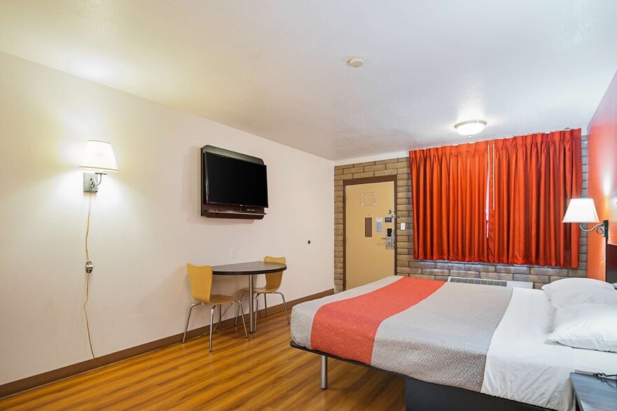 More Photos Of 1578 W Thatcher Blvd, Safford Hotel For Sale
