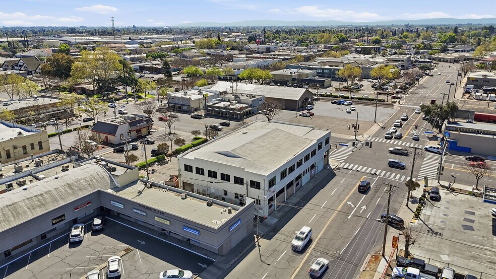 More Photos Of 208 E Olive Ave, Turlock Storefront Retail Office For Sale