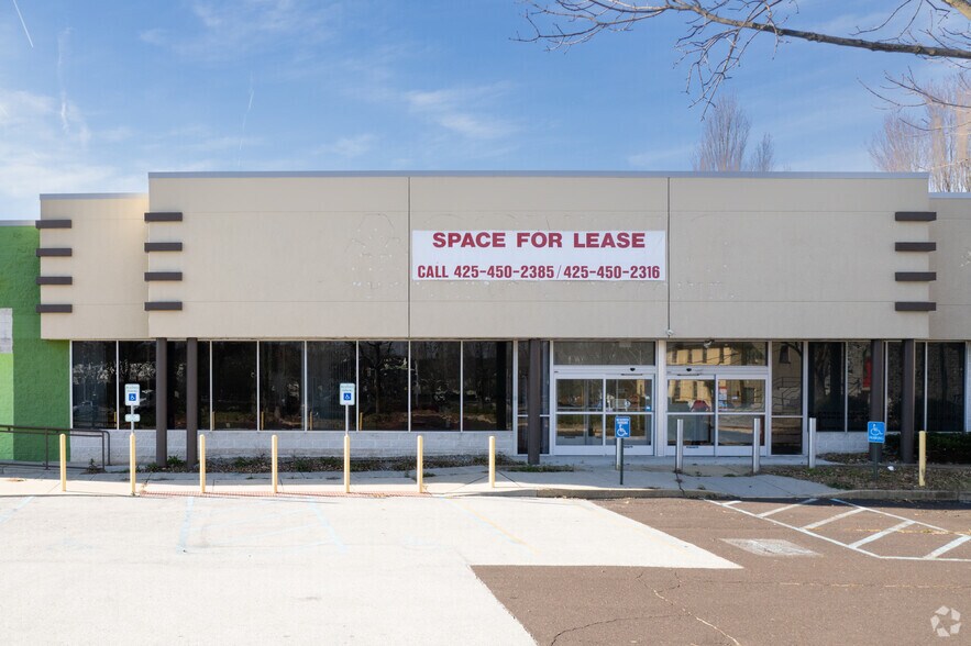 More Photos Of 300 N York Rd, Willow Grove Storefront For Sale