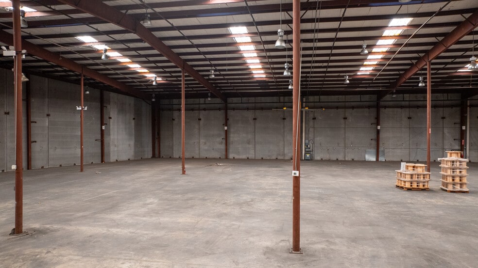 More Photos Of 3000 Lausat St, Metairie Warehouse For Lease
