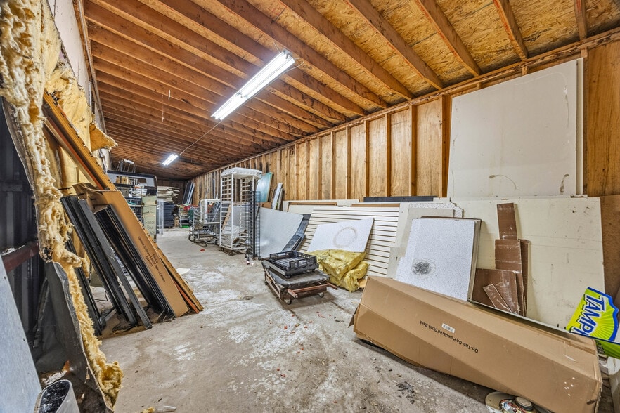 More Photos Of 3 Geddes Street Ext, Holley Supermarket For Sale