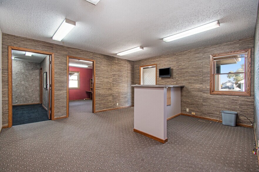 More Photos Of 1010 N Broadway St, Red Oak Medical For Lease