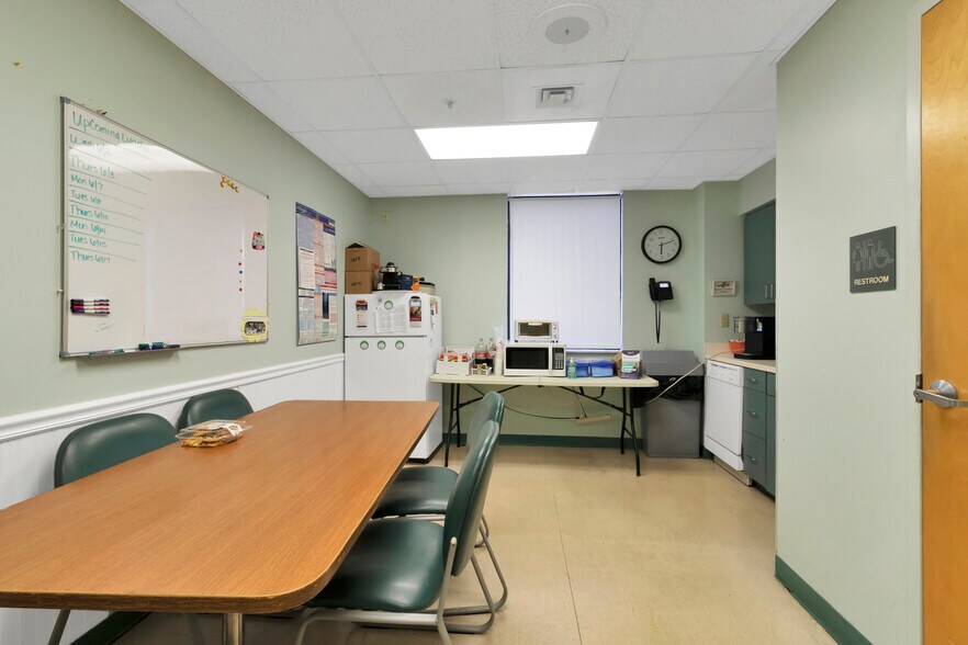 More Photos Of 2525 Harbor Blvd, Port Charlotte Medical For Lease