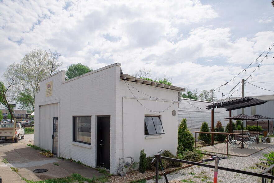 More Photos Of 563-565 MLK Jr Blvd, Fayetteville Freestanding For Lease