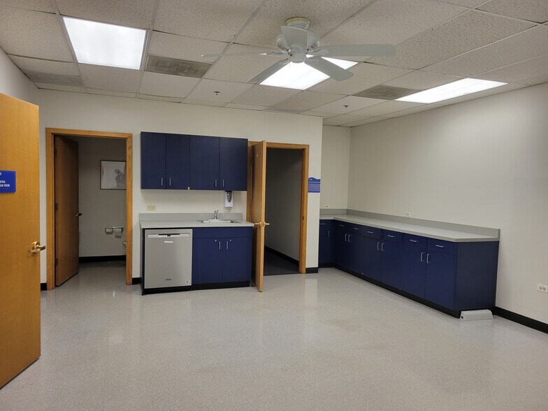 More Photos Of 3105 N Wilke Rd, Arlington Heights Medical For Lease