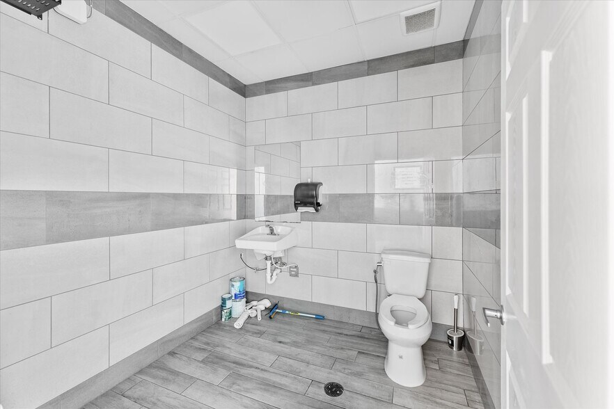 More Photos Of 5706 Root Rd, Spring General Retail For Lease