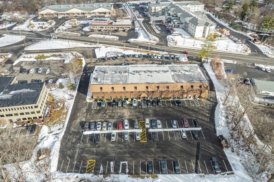 More Photos Of 304 Federal Rd, Brookfield Office For Lease