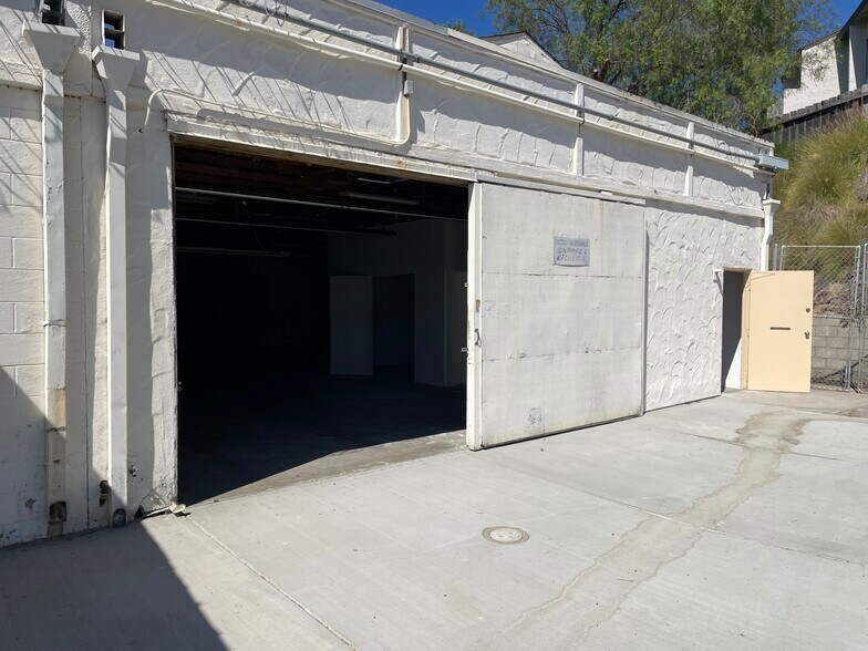 More Photos Of 3733-3737 Kenora Dr, Spring Valley Manufacturing For Lease