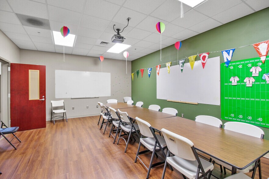 More Photos Of 300-314 E Main St, Parsons Freestanding For Sale