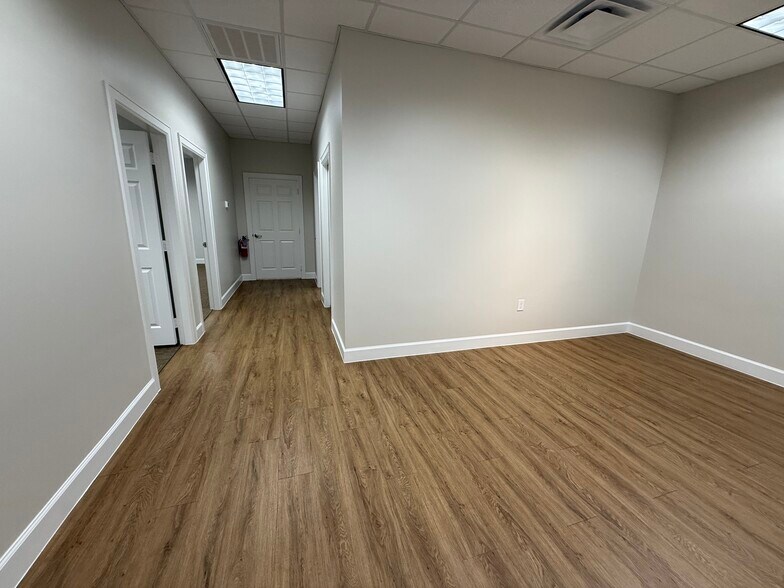 More Photos Of 7115 FM 2920, Spring Unknown For Lease