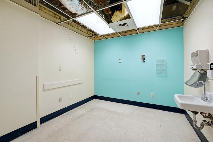 More Photos Of 4011 N 51st Ave, Phoenix Medical For Sale