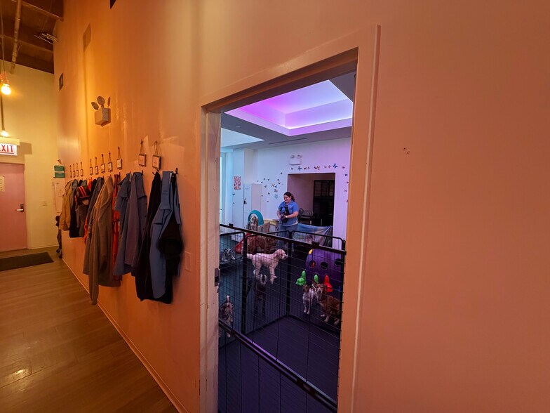 More Photos Of 819-823 W Eastman St, Chicago Freestanding For Lease