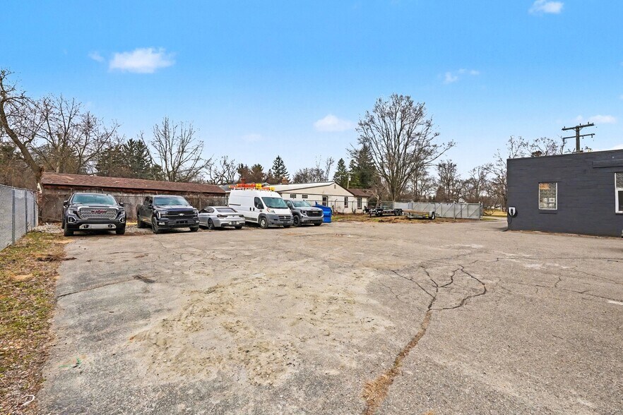 More Photos Of 5650 Jamestown Rd, Shelby Township Warehouse For Sale