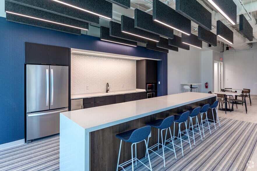 More Photos Of 9144 Arrowpoint Blvd, Charlotte Office For Sale