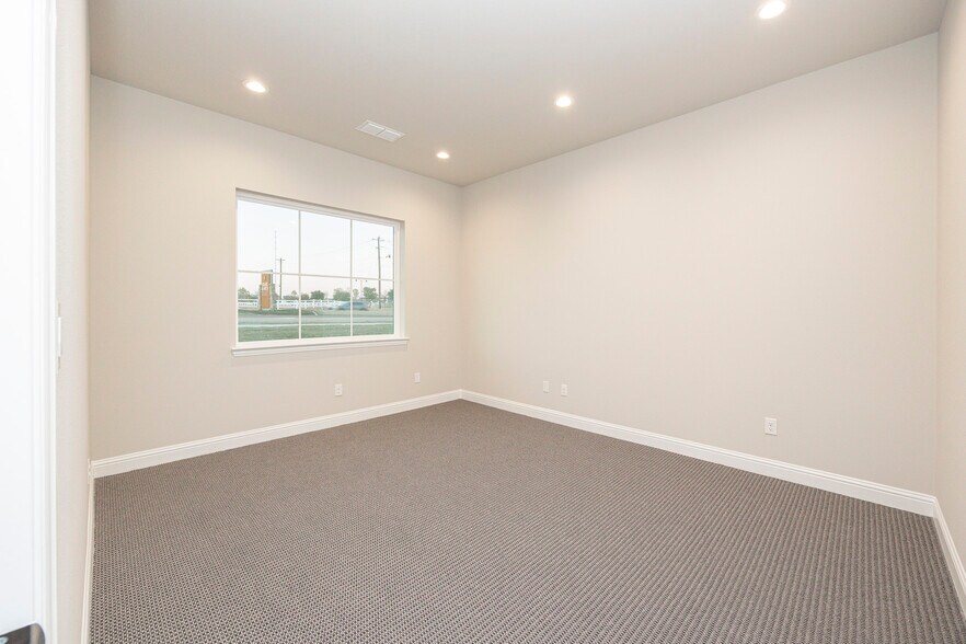 More Photos Of 6000 Alma Rd, McKinney Office For Lease