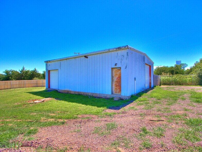 More Photos Of 18608 NE 23rd St, Harrah Light Distribution For Lease