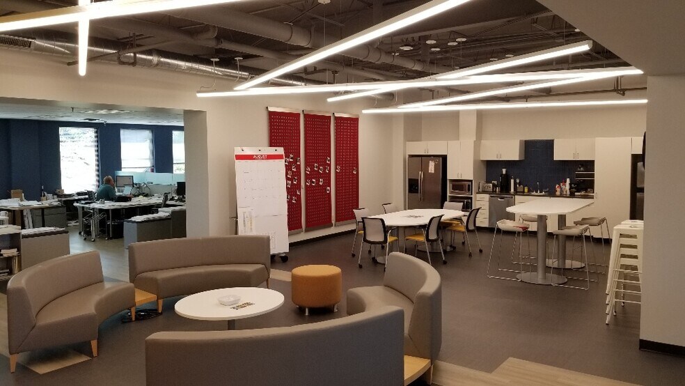 More Photos Of 350 E New York St, Indianapolis Office For Lease
