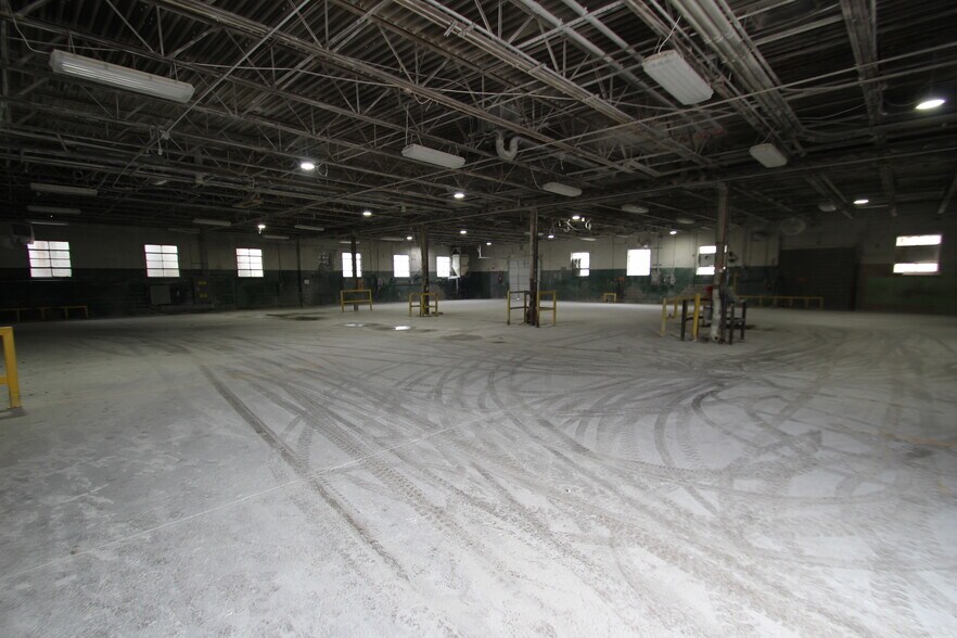 More Photos Of 104 Lee St, Lodi Manufacturing For Sale