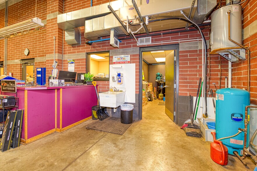 More Photos Of 5071 OH-43 Rd, Kent Auto Repair For Sale