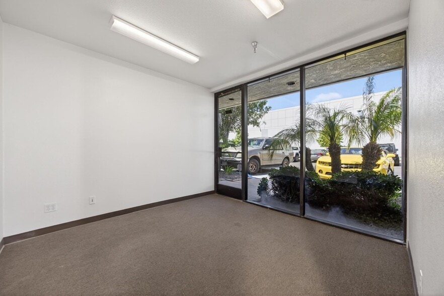 More Photos Of 6085 King Dr, Ventura Manufacturing For Sale