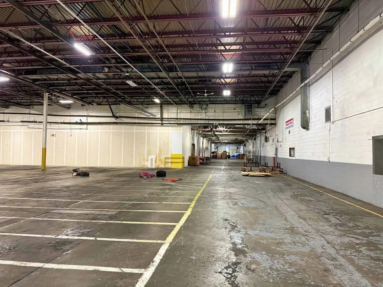More Photos Of 185 Warren St, Glens Falls Distribution For Lease