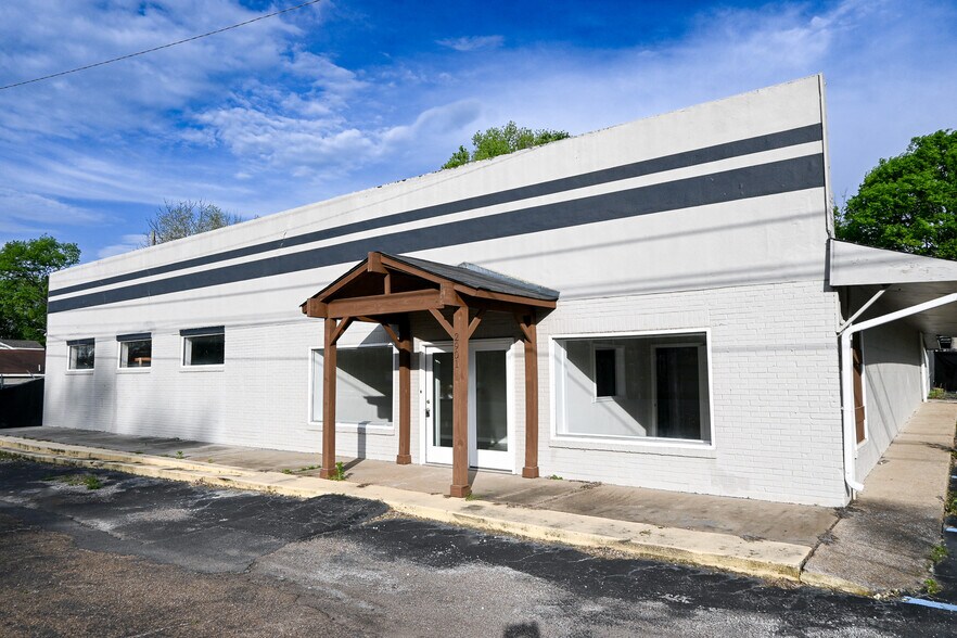 Primary Photo Of 2901 N Meridian St, Huntsville Light Distribution For Lease