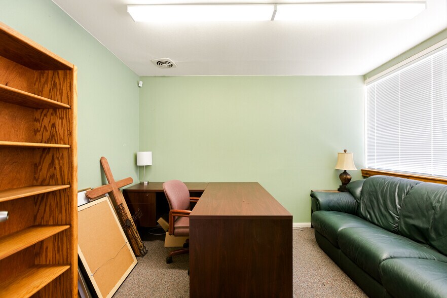 More Photos Of 635 Veile Ave, Beaumont Office For Lease