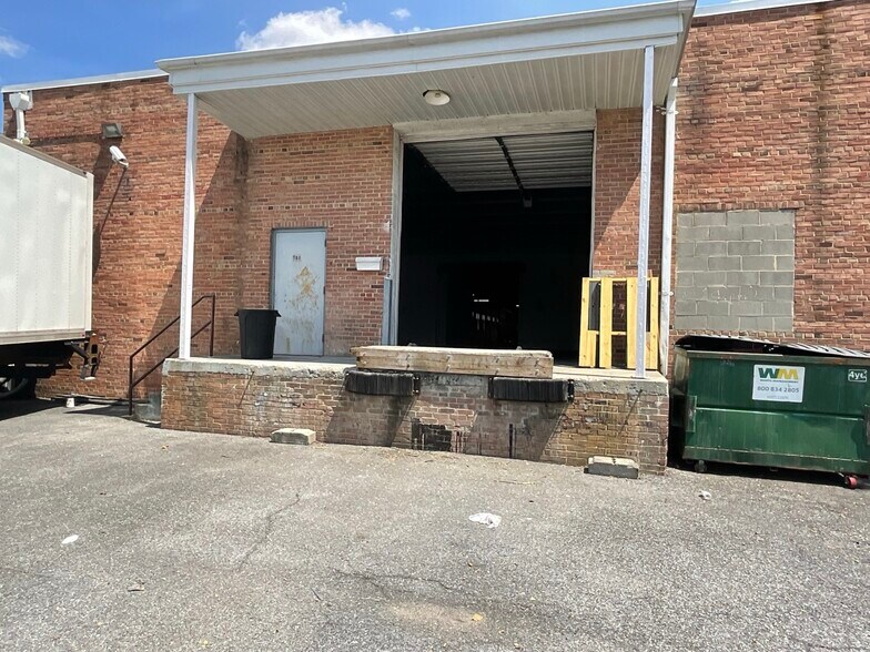 More Photos Of 207 W Hampton Ave, Capitol Heights Warehouse For Lease
