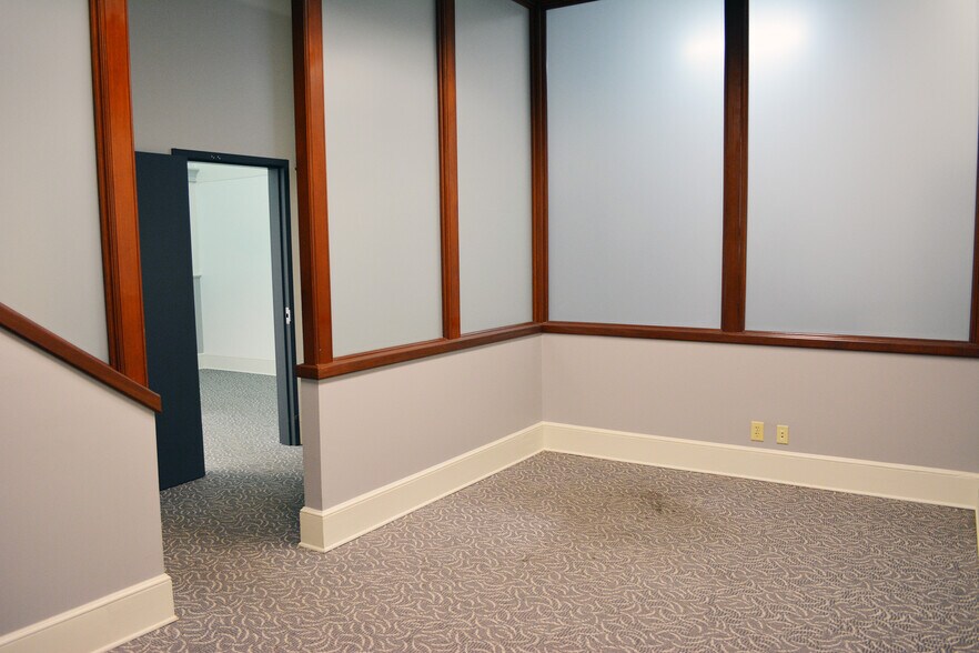 More Photos Of 68 St Francis St, Mobile Office For Sale