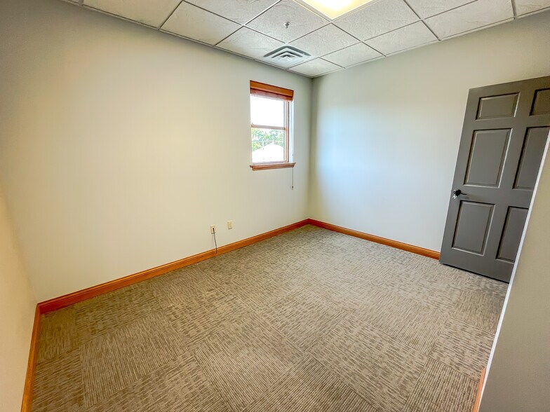 More Photos Of 123 N Main St, Crown Point Coworking Space