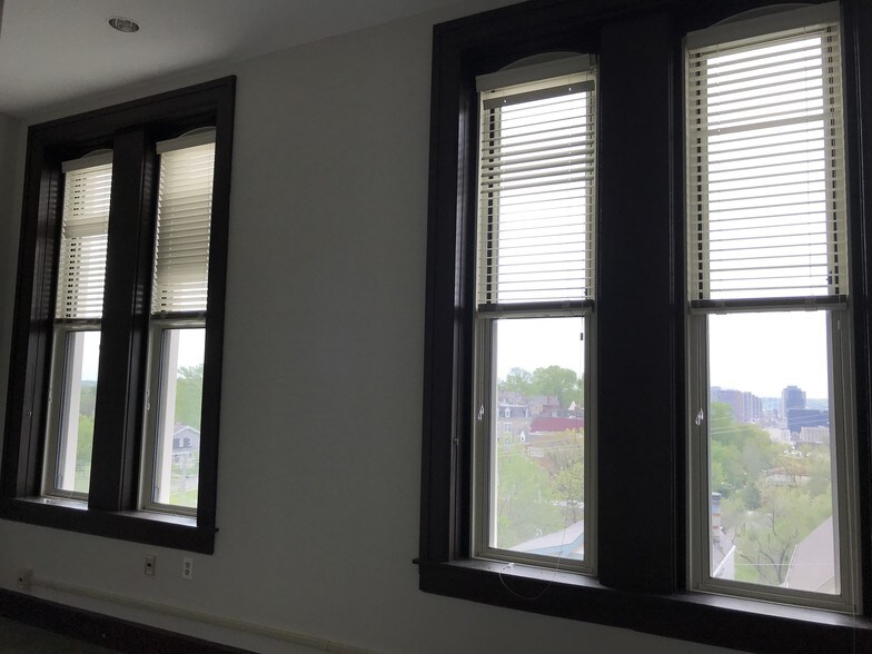 More Photos Of 2021 Auburn Ave, Cincinnati Office For Sale